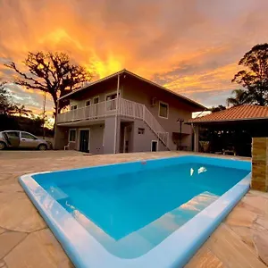 Em Chácara Próximo As Praias Com Piscina E Quiosque. Apartamento